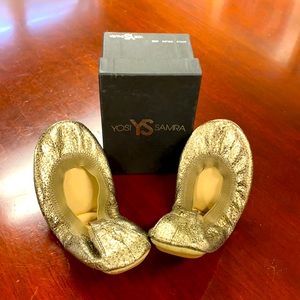 Yosi Samara gold bendable flats. Size women’s 6. Never worn.